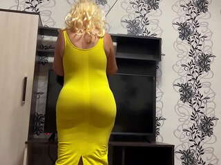 Stepmom in a tight dress with a big ass turns on anal sex video